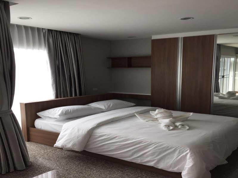 Aparthotel Modernbright Laemchabang Bang Lamung Esterno foto