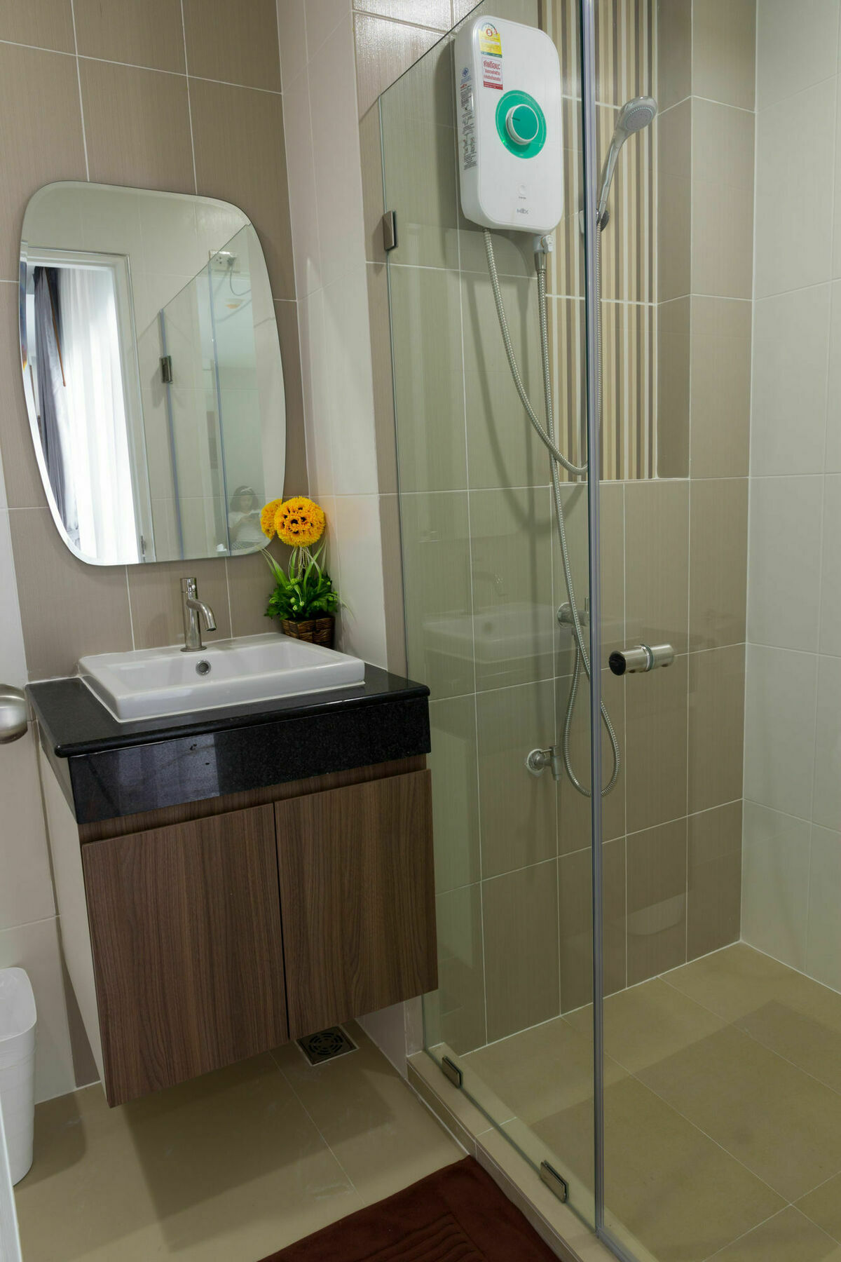 Aparthotel Modernbright Laemchabang Bang Lamung Esterno foto