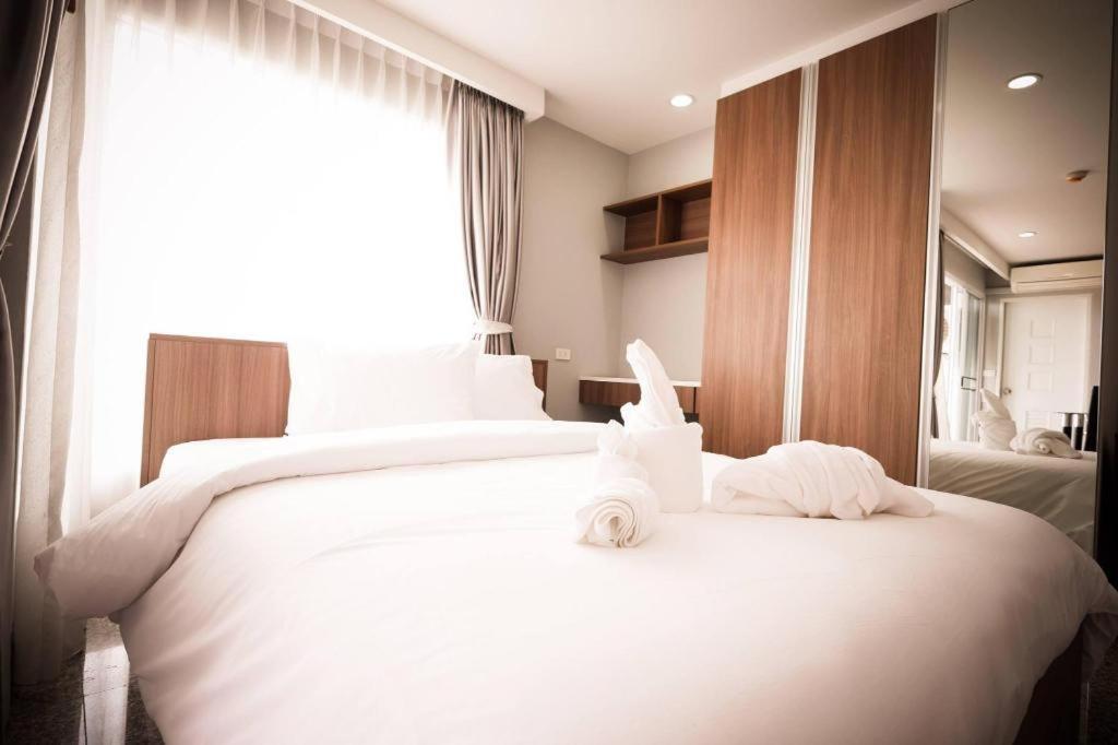 Aparthotel Modernbright Laemchabang Bang Lamung Esterno foto