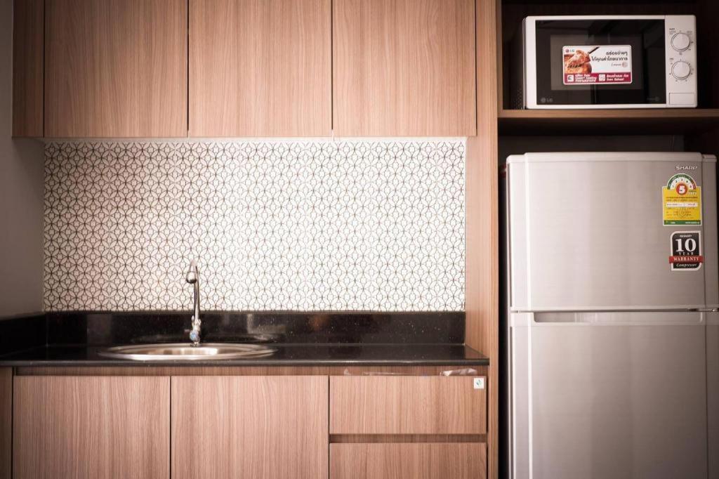 Aparthotel Modernbright Laemchabang Bang Lamung Esterno foto