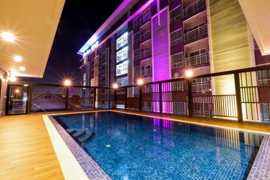 Aparthotel Modernbright Laemchabang Bang Lamung Esterno foto